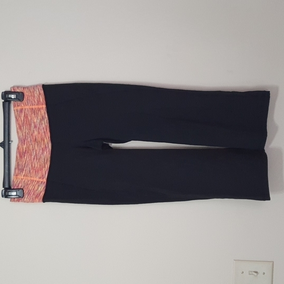 Lululemon Sable Black striped Cropped leggings - Picture 1 of 6